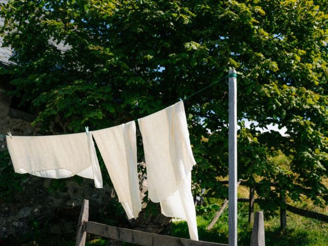 Laver le linge de lit écologiquement en limitant l’usure